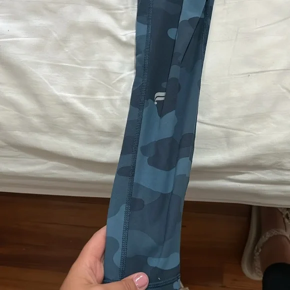 Navy blue camo Fabletics leggings - Picture 6 of 10